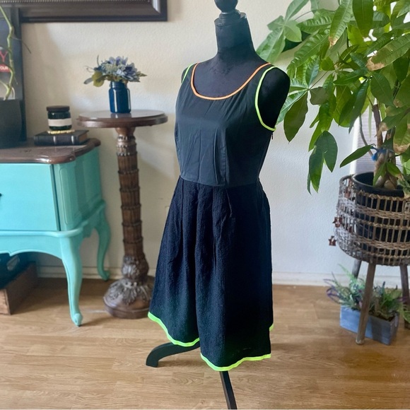 T Tahari Neon Lined Fit & Flare A-Line Mid Length Sleeveless Dress - Picture 5 of 7